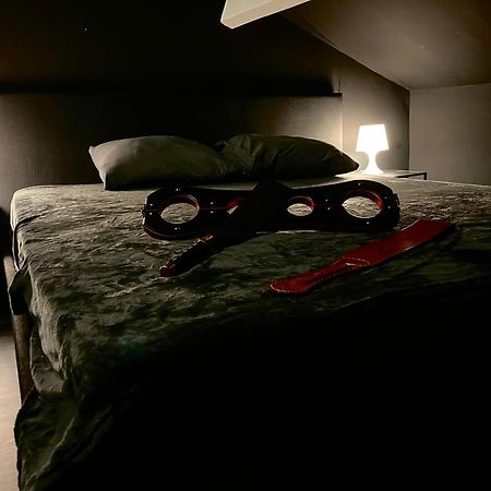 Amour D'Une Nuit, Loveroom Сарсел Екстериор снимка
