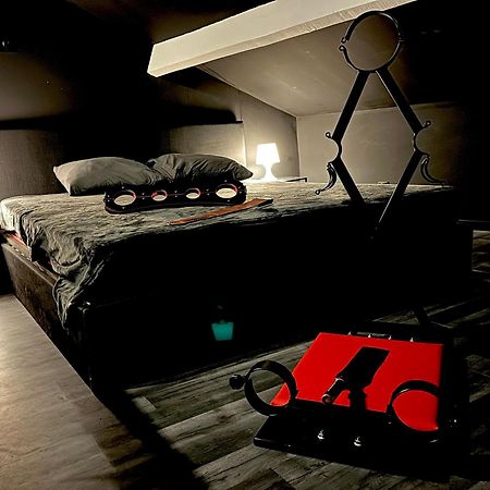 Amour D'Une Nuit, Loveroom Сарсел Екстериор снимка